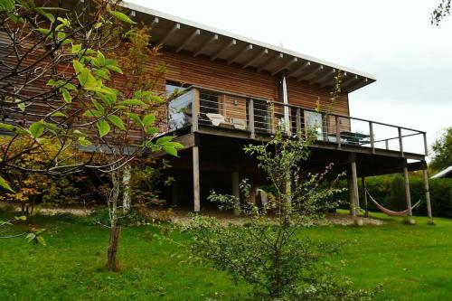 a wooden house with a porch and a balcony at WaldNur in Neureichenau