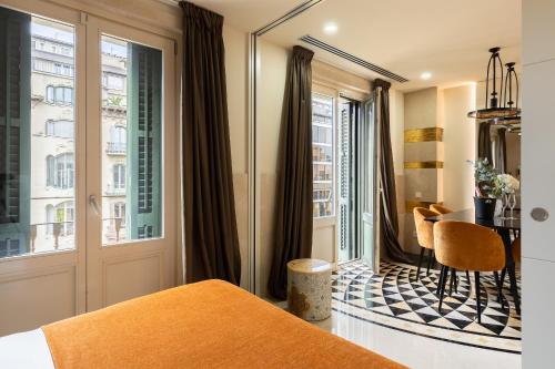 Un pat sau paturi într-o cameră la Cosmo Apartments Rambla Catalunya