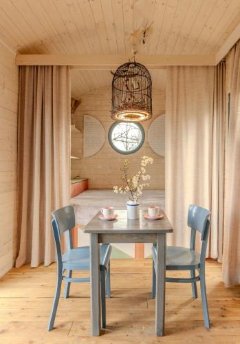 Višňovka - maringotka uprostřed přírody u Kutné Hory