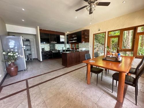 Køkken eller tekøkken på Villa Moon Talay View