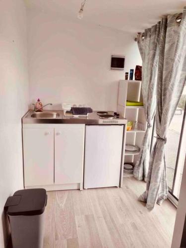 Photo de la galerie de l'établissement Dépendance avec accès piscine, à Chatuzange-le-Goubet