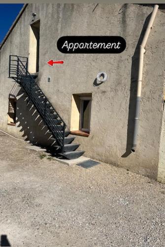 Φωτογραφία από το άλμπουμ του Spacieux studio 2 à 3 personnes avec parking au pied du Ventoux km Zéro σε Bédoin