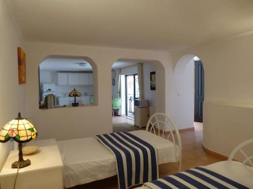 Casa Lorenzo sleeps 10, with private Tennis Court & Swimming Pool and 5 beds