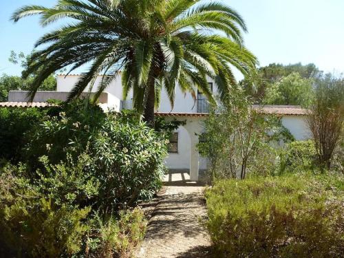 Casa Lorenzo sleeps 10, with private Tennis Court & Swimming Pool and 5 beds