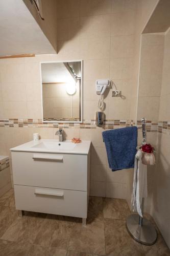 a bathroom with a white sink and a mirror at Casa bea in Taranto