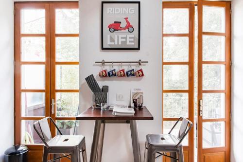 Baignez dans la lumière d'un loft nîmois au caractère unique