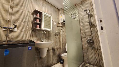 a small bathroom with a toilet and a sink at Cozy apartment in Elsheikh Zayed 1st floor in Sheikh Zayed