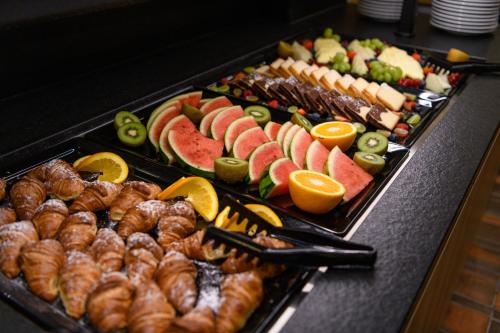 a buffet of food with croissants fruits and vegetables at BERGlässig Hotel Bodenmais - 360 Grad Urlaub in Bodenmais