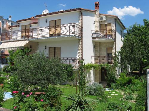 Vonkajšia záhrada v ubytovaní Apartments Bozana