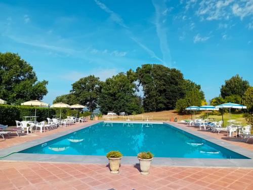 Bazén v ubytování Fattoria Le Chianacce nebo v jeho okolí