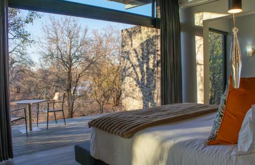 Postel nebo postele na pokoji v ubytování Umoya Safari Lodge