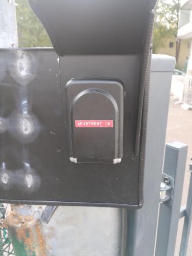 a parking meter with a red sticker on it at Ruhiges und klimatisiertes Apartment in Stuttgart