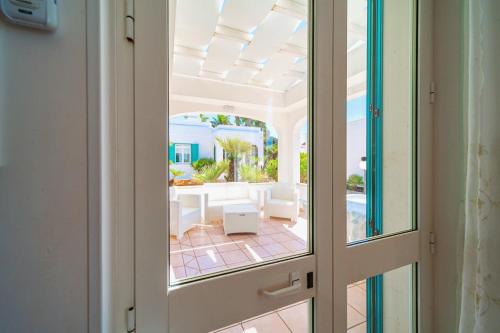 RESIDENCE OASI SUL MAREにあるパティオまたは屋外エリア