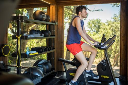 Fitness centrum a/nebo fitness zařízení v ubytování Hang Loose Cottage Hotel & Resort 4 stelle Gizzeria Calabria