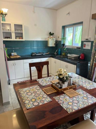 Η κουζίνα ή μικρή κουζίνα στο The Cider 1bhk Apartment Goa - Sleeps 4