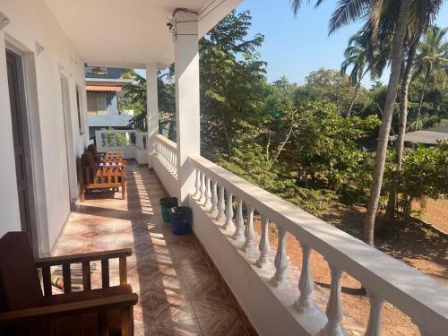 a balcony of a house with a view of the trees at Rosa Mystica in Cola
