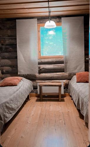 Postel nebo postele na pokoji v ubytování Kelotulkku Lodge