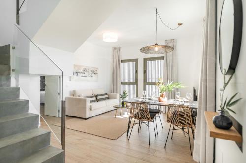 Spacious apartment & private terrace by REMS