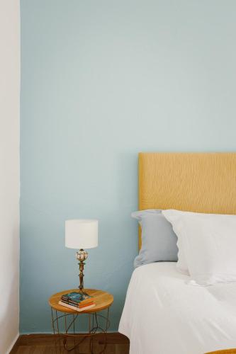 a bedroom with a bed and a table with a lamp at Monte do Ramalho in Avis
