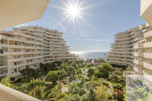 Bright Apt 2 BDR, with sea views, Benalbeach