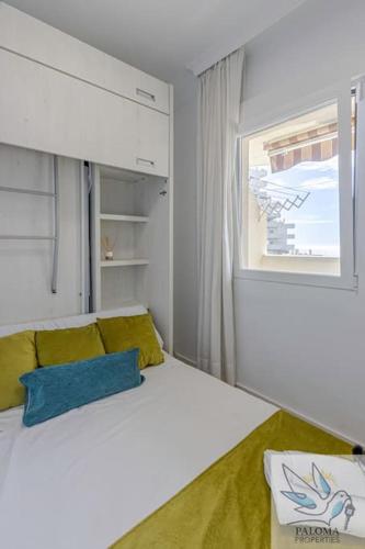 Bright Apt 2 BDR, with sea views, Benalbeach