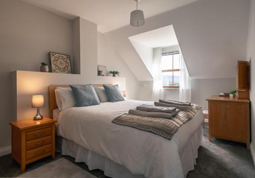 Postel nebo postele na pokoji v ubytování 2 bedroom home in Kenmare with sea views to sleep 4