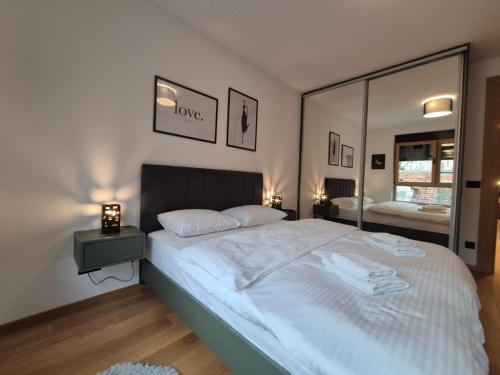 Postel nebo postele na pokoji v ubytování New modern lux apartment with free garage