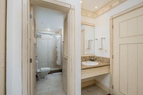 Ένα μπάνιο στο Campanario Villaggio Resort