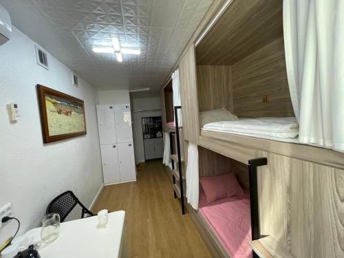 Tumoko's Inn Hostelにあるベッド