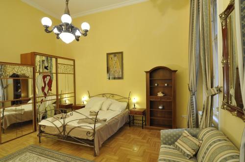 Postel nebo postele na pokoji v ubytování Charming Art Deco Flat