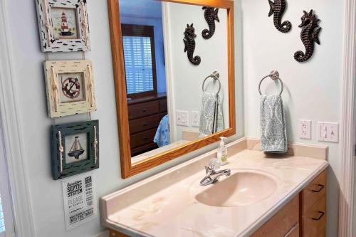 a bathroom with a sink and a mirror at 10 Minutes to the Beach. Pet Yes in Harbor Island