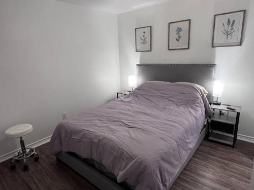 a bedroom with a bed with two tables and two lamps at Pet Friendly Sleeps 9 HighSpeed WiFi 500MBPS Plus in Fresno
