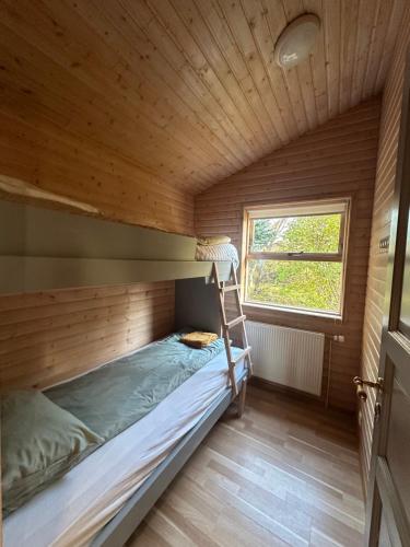 Cama o camas de una habitación en Lakeside cabin in Thingvellir #4
