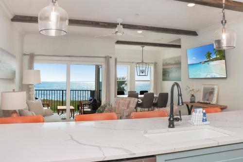 Sunset Overlook by Pristine Properties Vacation Rentalsにあるテレビまたはエンターテインメントセンター