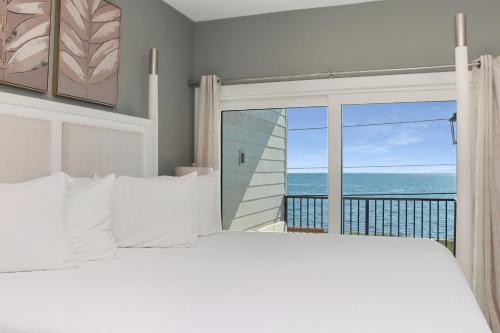 Sunset Overlook by Pristine Properties Vacation Rentalsにあるベッド