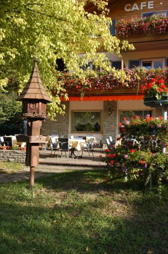 a bird feeder in the yard of a building at Hotel & Residence Sylvanerhof in Chiusa
