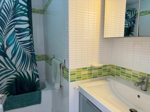 A bathroom at Cotillo Lagoons Apartment
