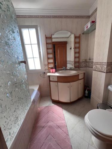 Ένα μπάνιο στο Beautiful Beach Apartment