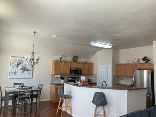Η κουζίνα ή μικρή κουζίνα στο Home in the Heart of the Dfw Entertainment District