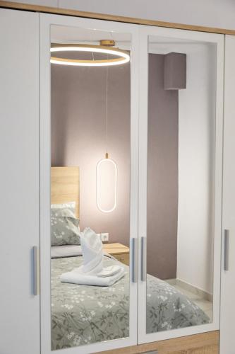 Ένα ή περισσότερα κρεβάτια σε δωμάτιο στο Cem's Luxury Apartment