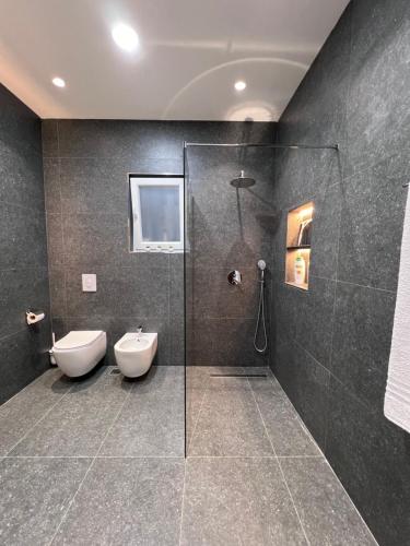 Koupelna v ubytování Modern Studio Apartment in a Villa - Tiranë