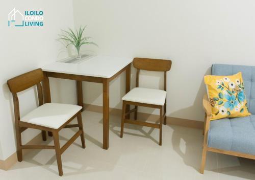 Χώρος καθιστικού στο Studio apartment with balcony - Iloilo Condo Living