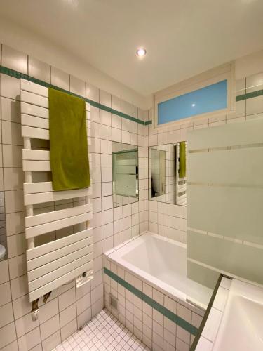 Photo de la galerie de l'établissement Canal St Martin appartement, à Paris