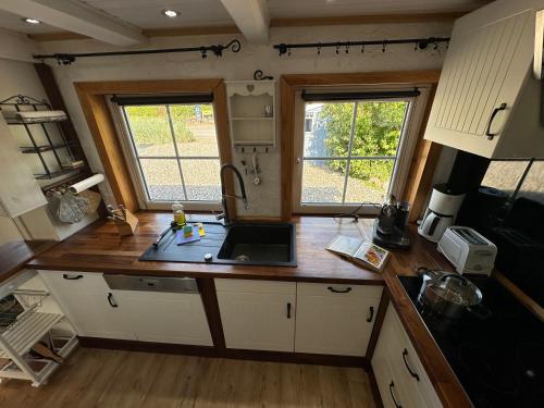 Küche/Küchenzeile in der Unterkunft Little Blue Cottage #7