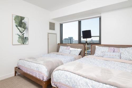 Una cama o camas en una habitación de Upscale 1BR MIT Harvard WiFi Gym W D Parking