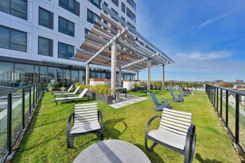 a row of benches sitting on top of a building at High Rise Retreat w City Skyline Views Shared Gym in Cambridge