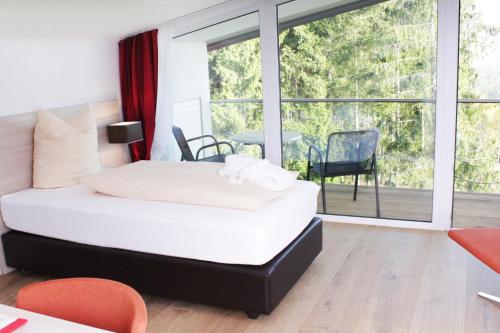 Ένα ή περισσότερα κρεβάτια σε δωμάτιο στο Schwarzwald Lodge Rothaus