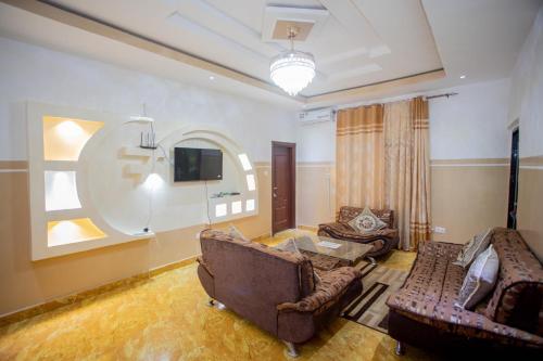 TV a/nebo společenská místnost v ubytování Epson's Villas