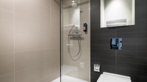 Vannituba majutusasutuses Holiday Inn - the niu, Square Mannheim by IHG