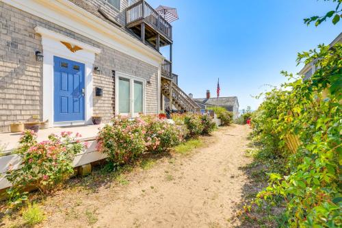 Κήπος έξω από το Steps to Beach Stylish and Lofted Provincetown Gem
